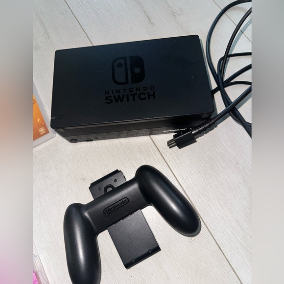 Nintendo Switch 6 original Nintendo controllers and 3 games 🪩 - Picture 7 of 7